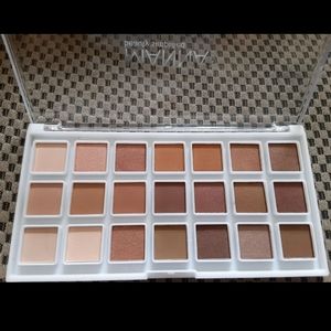 Manna Kadar Pallette - Nudes/Neutrals